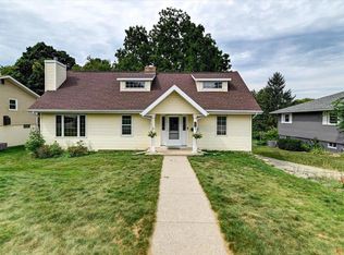 302 S 1st St, Mount Horeb, WI 53572