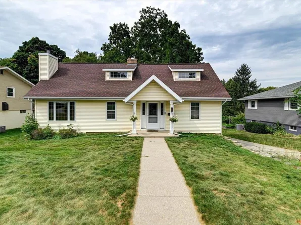 302 South 1st Street, Mount Horeb, WI 53572