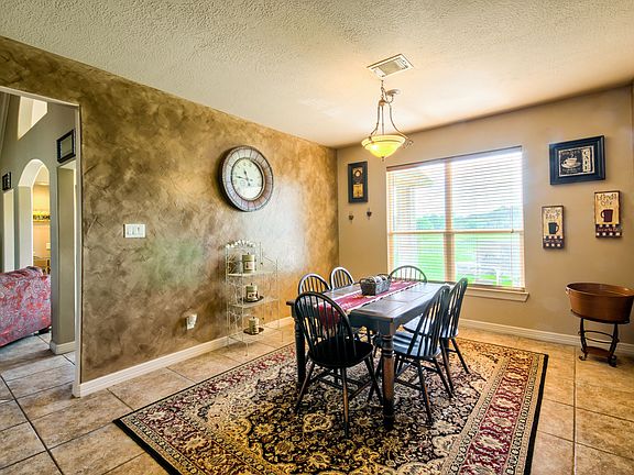 Sunny Breakfast Room