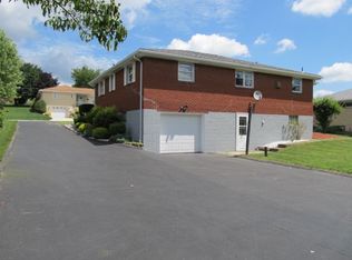 10680 Airview Dr, North Huntingdon, PA 15642