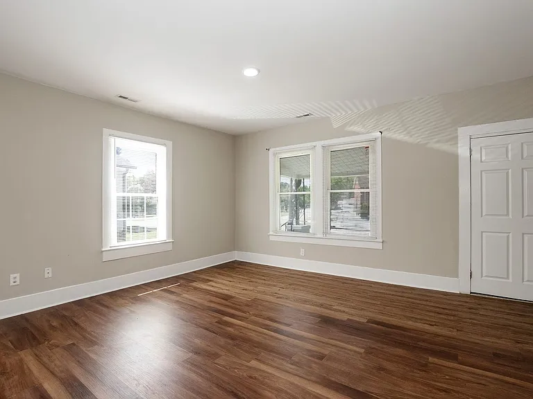 229 Lowry St — Photo 10
