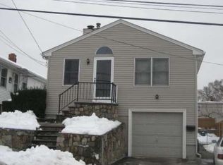 31 Magdalene St, Providence, RI 02909