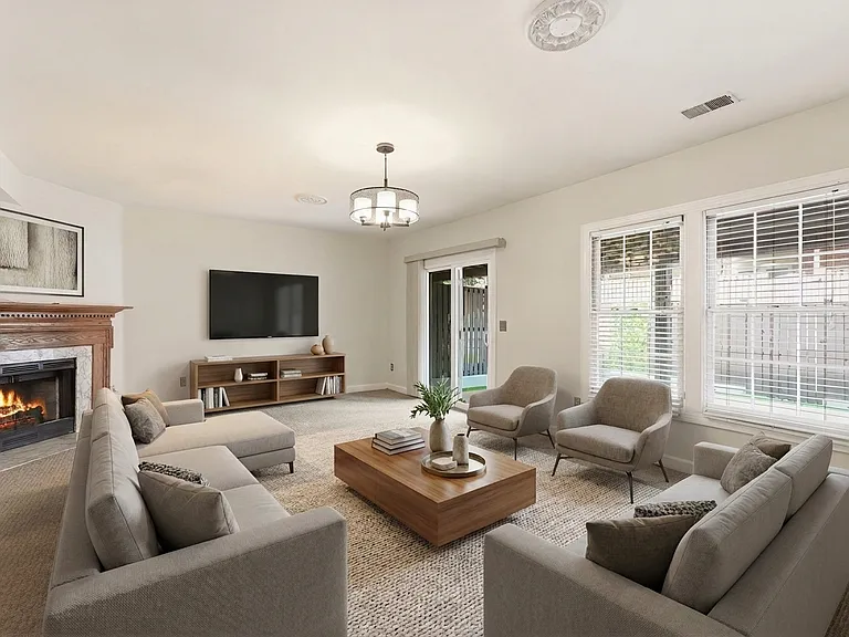 2124 Bobbyber Dr — Photo 2