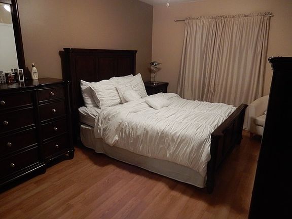 5th image of 16 Sandalwood Ct