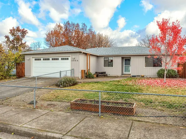 3056 Clearview Ave, Medford, OR 97501