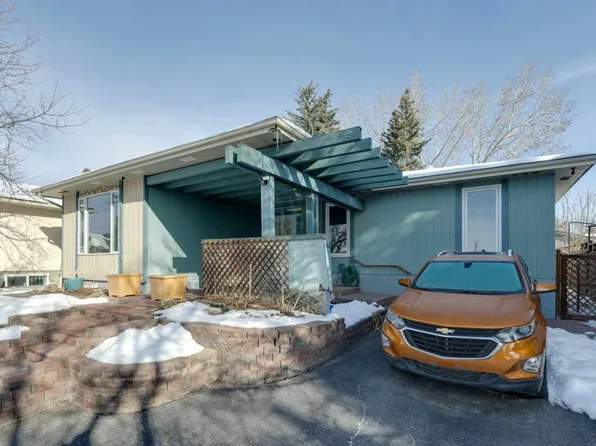 328 S Norseman Rd NW, Calgary, AB T2K 5M5