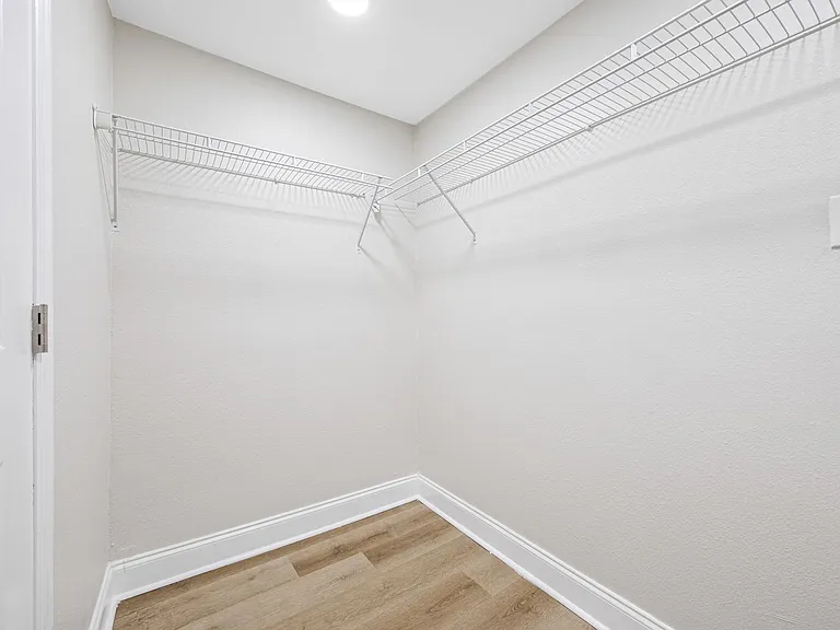 129 Danube Ave — Photo 12