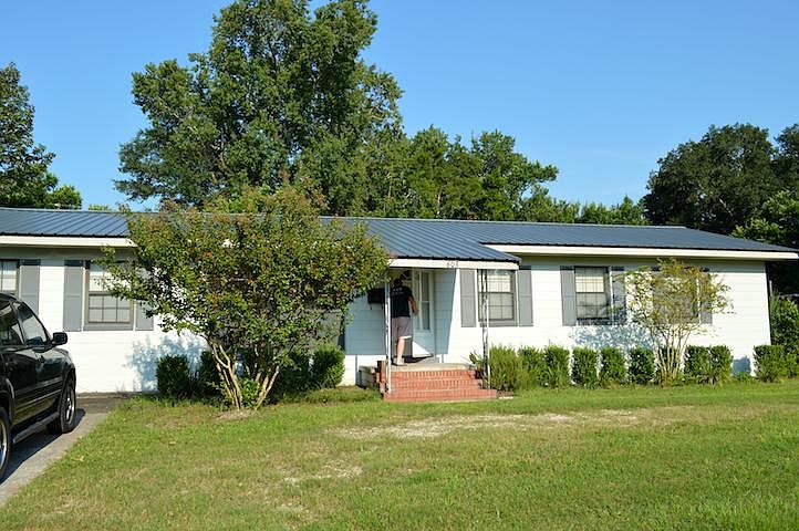 1st image of 603 NW Holiday Dr
