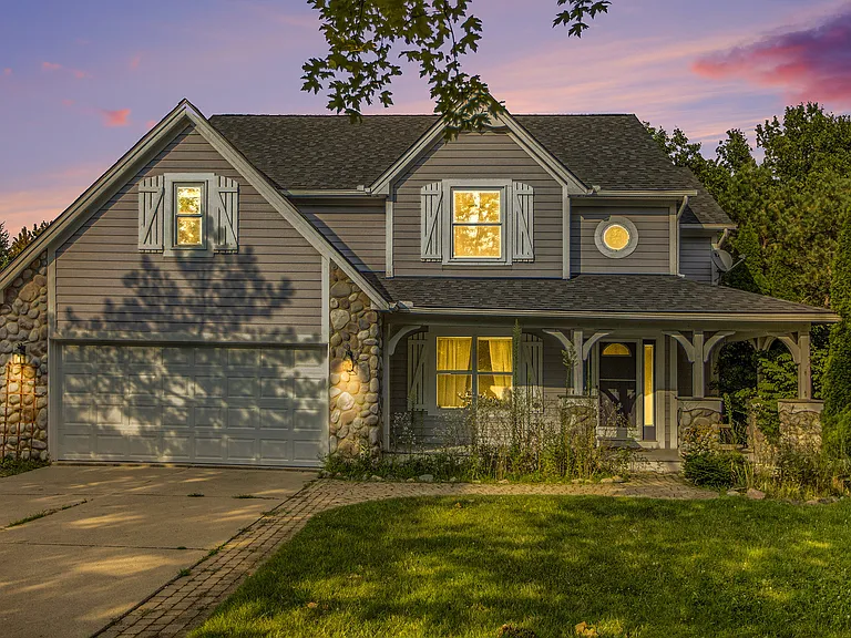 339 Hunters Trl — Photo 2
