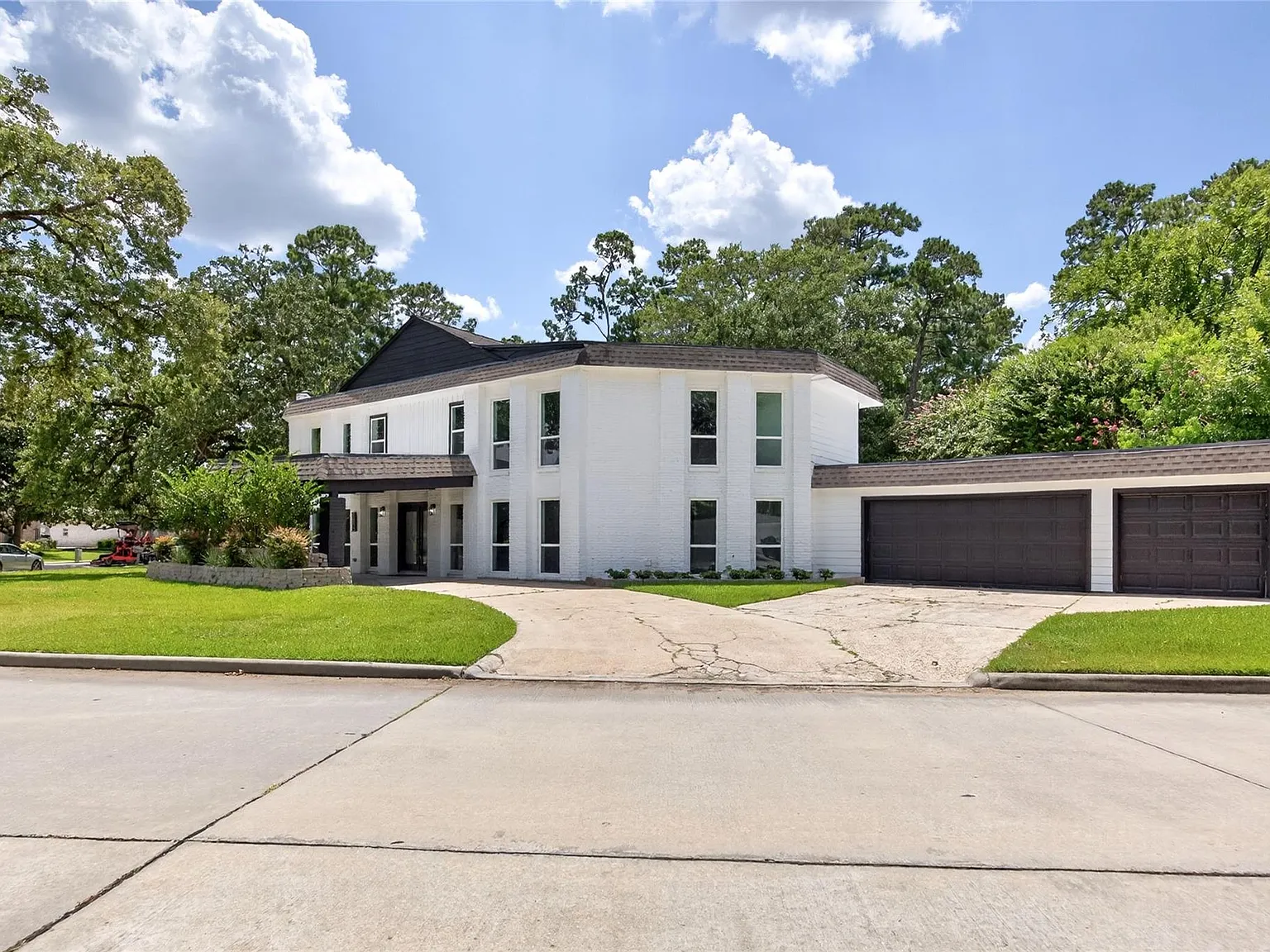 5 bed, 4.0 bath, 4059 sqft, $4,200 — Photo 4