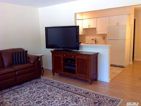 3rd image of 20 Laurel Ave APT 57