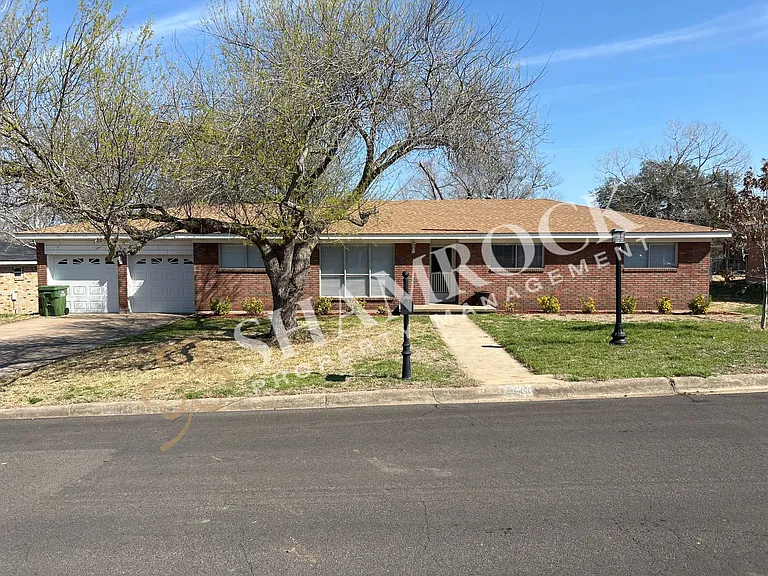 7733 Fairway Rd — Photo 1