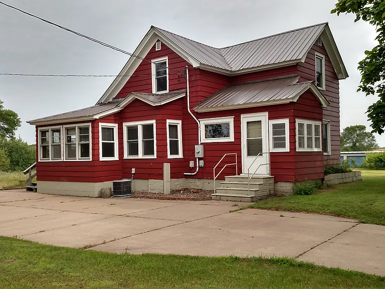2820 Mondovi Rd — Photo 1