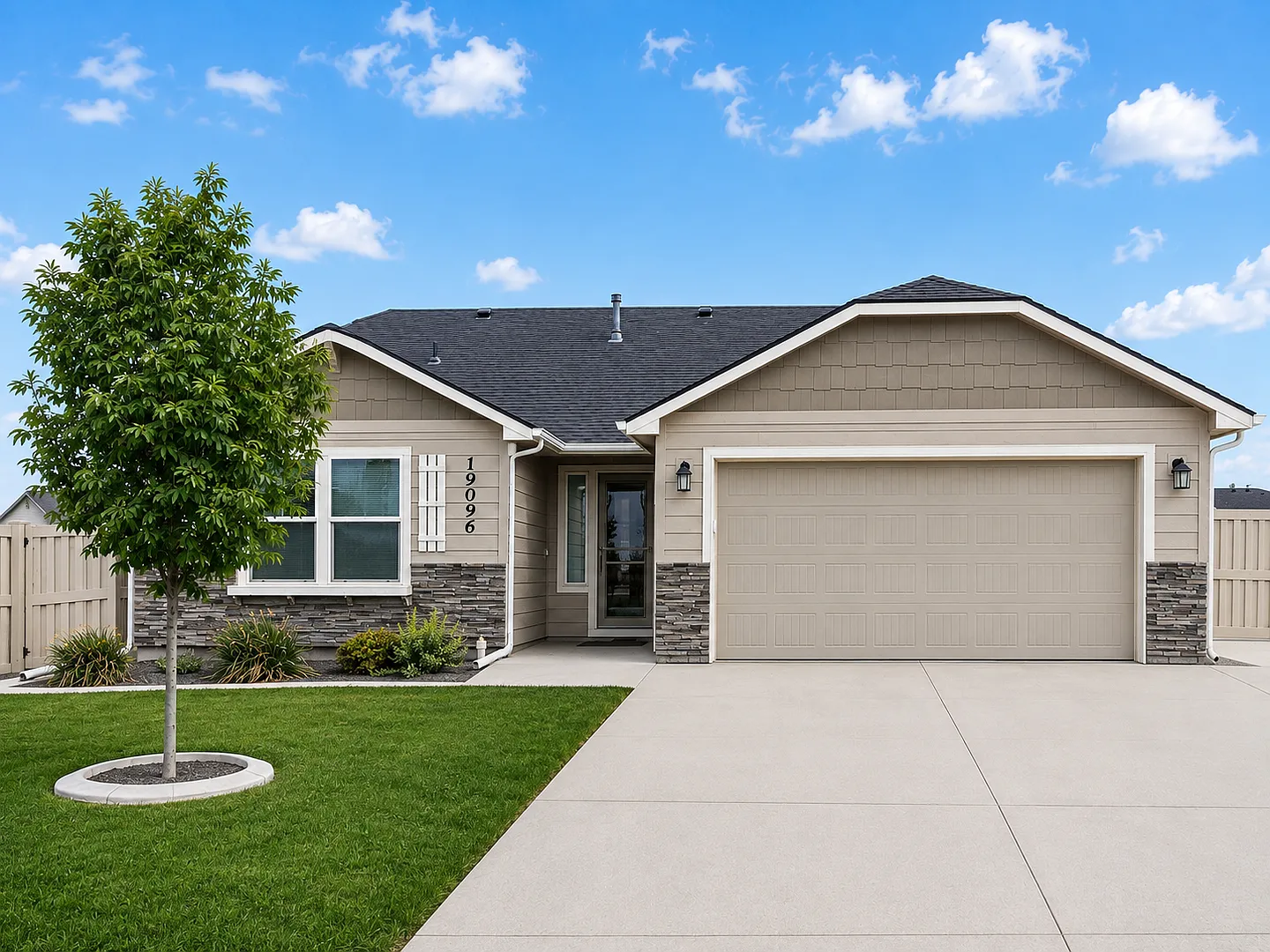 Beautiful Home with Large RV Pad and Premium Finishings — Photo 1