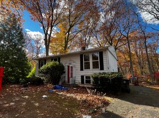 445 Lincoln Dr, Cheshire, CT 06410