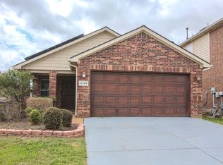 2124 Charmion Ln, Fort Worth, TX 76131