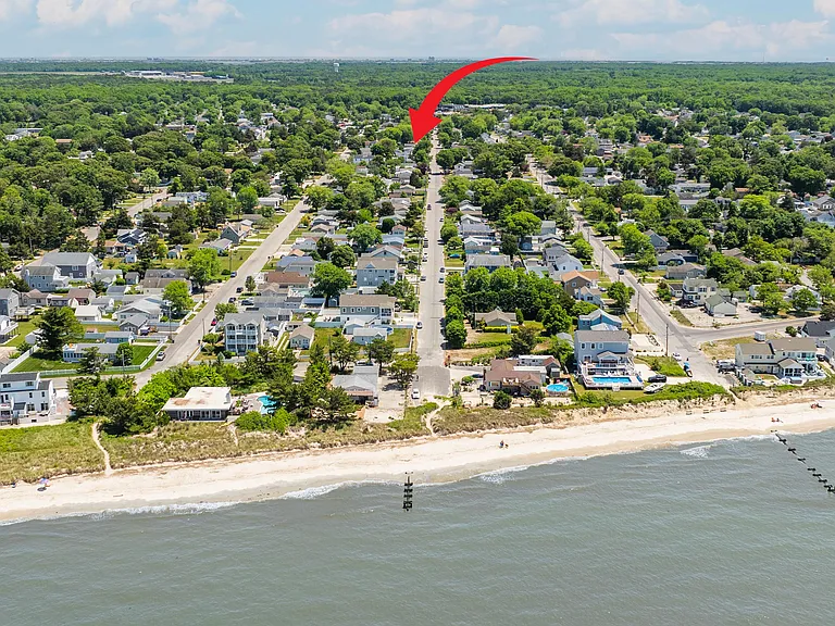 Enjoy daily walks to the Delaware Bay just a 7-minute walk away.