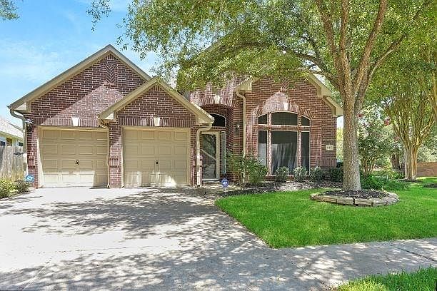 1st image of 643 Avery Dr