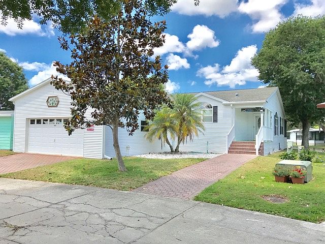 1st image of 562 Oak Island Cir