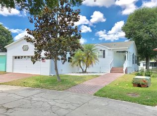 562 Oak Island Cir, Plant City, FL 33565