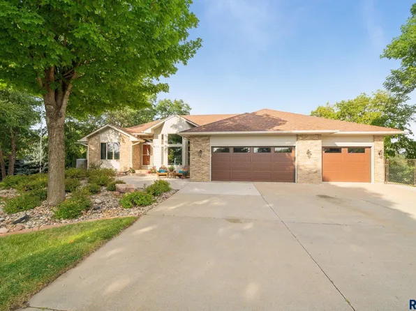 1309 N Olde Wagon Rd, Sioux Falls, SD 57110