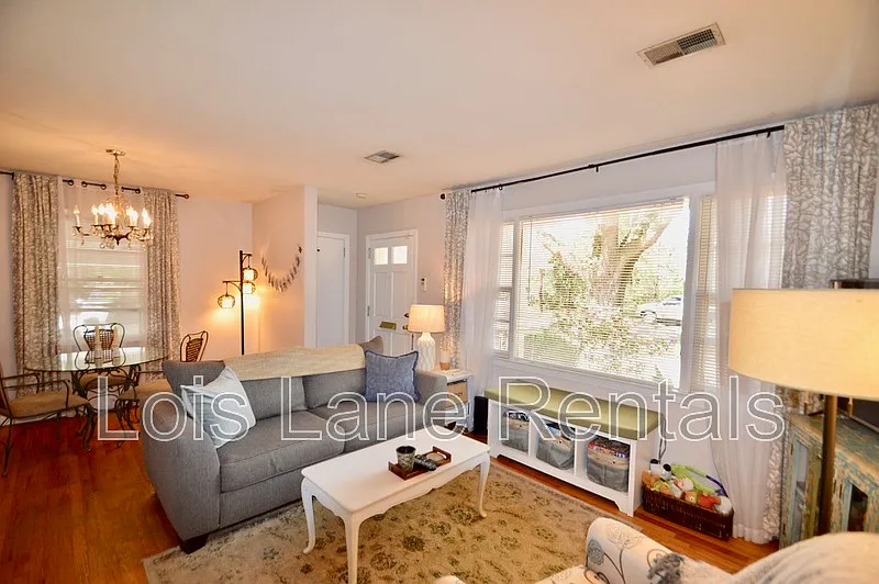 3 bed, 1.0 bath, 1100 sqft, $3,000 — Photo 2