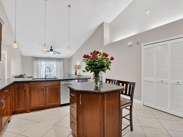 10065 Camelback Ln — Photo 19