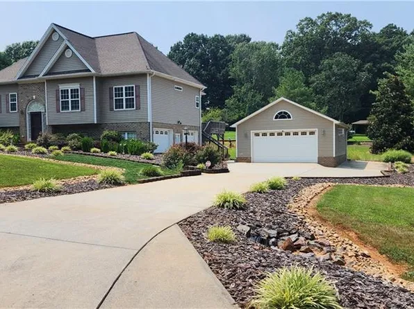 135 Dublin Rd, Advance, NC 27006