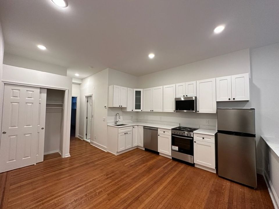 1st image of 327 Pine St Floor 1