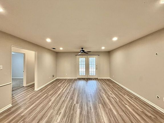 4th image of 2605 Westminster Dr