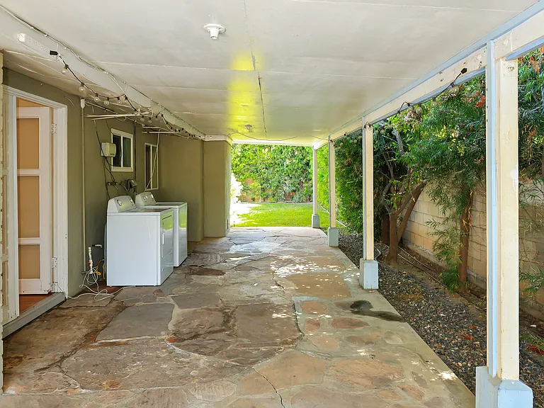526 N Emerald Dr — Photo 27