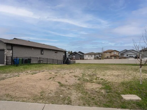 6 Tyrrell Pl, Red Deer, AB T4P 0T8