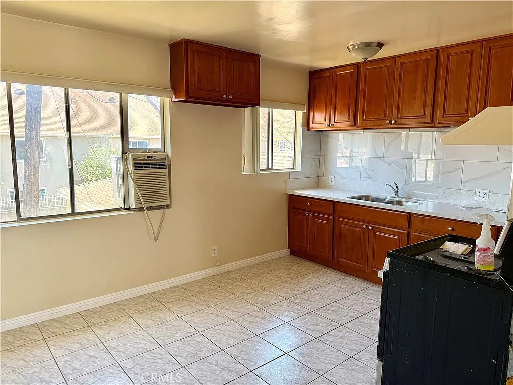 2 bed, 810 sqft, $2,300 — Photo 4