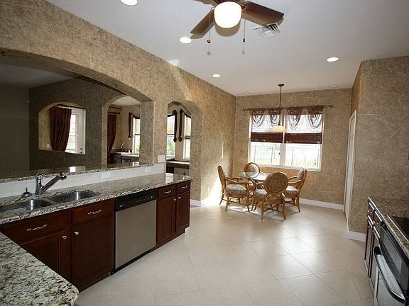 Granite countertops, SS Appliances eat-in-kitchen