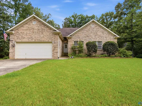 106 Whitfield Dr, Toney, AL 35773
