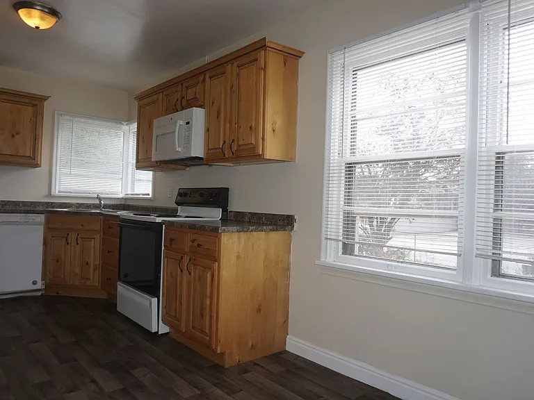 7996 S Main St — Photo 5