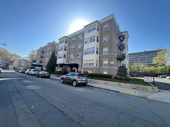 4th image of 57-73 S Walnut St #5