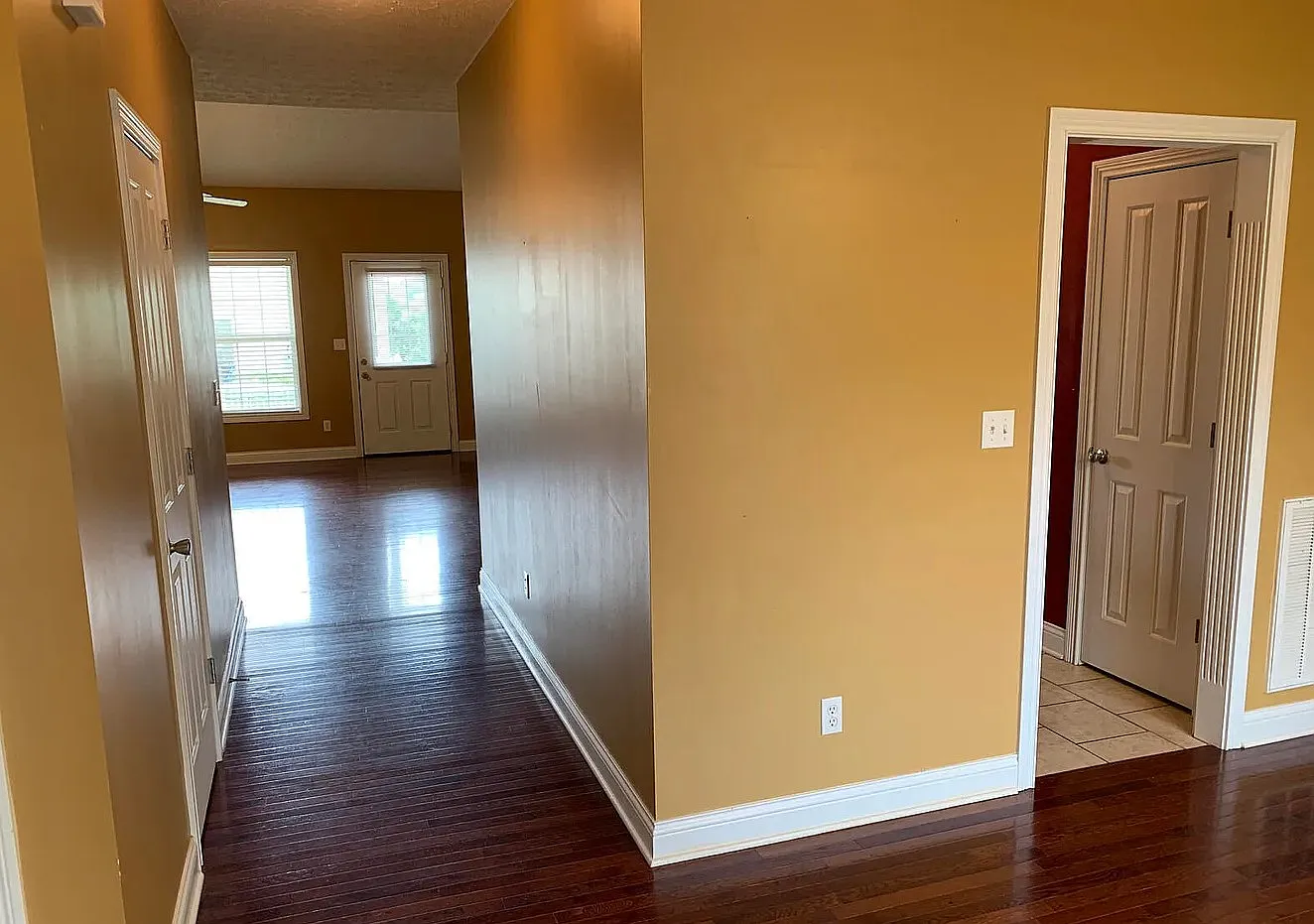 4 bed, 3066 sqft, $2,000 — Photo 2