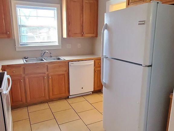 3rd image of 610 Sulphur Ave