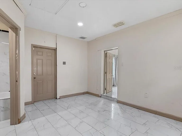 517 Oak St — Photo 18