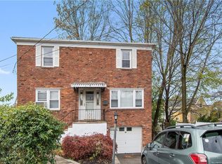 25 Patti Ln, Yonkers, NY