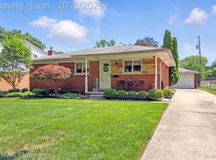 11634 Spicer Dr, Plymouth, MI 48170