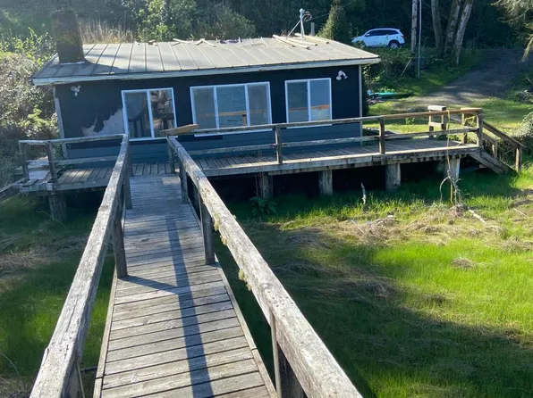 5826 S Bay Rd, Toledo, OR 97391