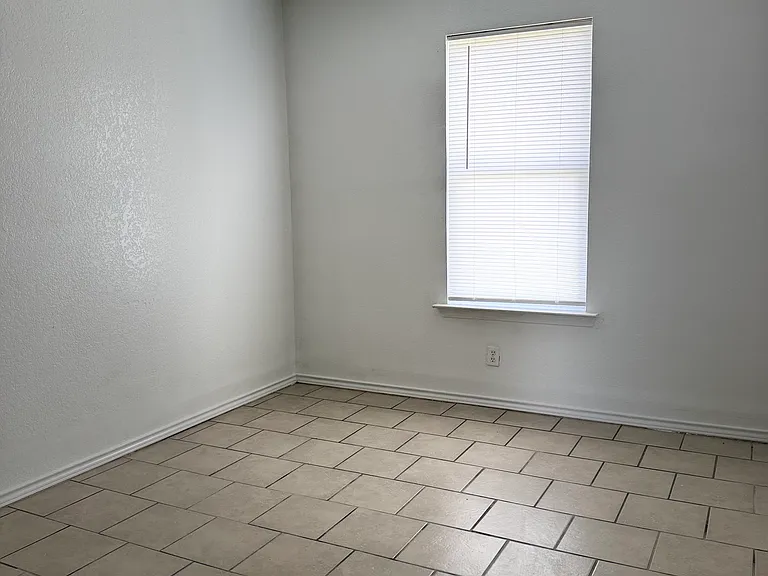 1107 Circle M Dr #B — Photo 7