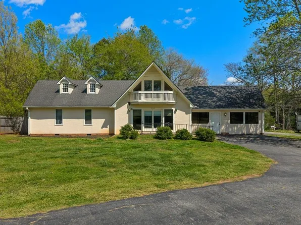 719 S Howard Ave, Landrum, SC 29356