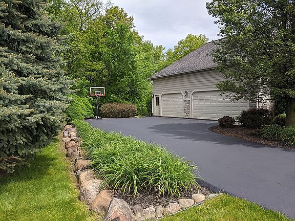 Oversized 3 Car Garage