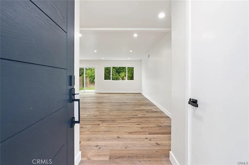3 bed, 1417 sqft, $3,950 — Photo 3