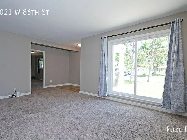 1021 W 86th St — Photo 6