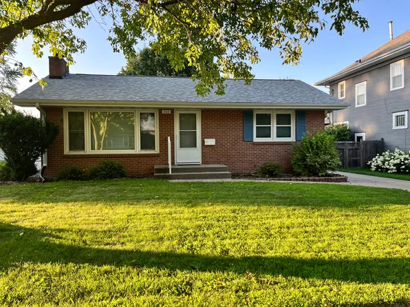 208 Highland Dr, Iowa City, IA 52246