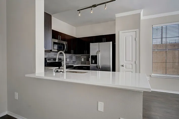 The Metro Apartments — Photo 24